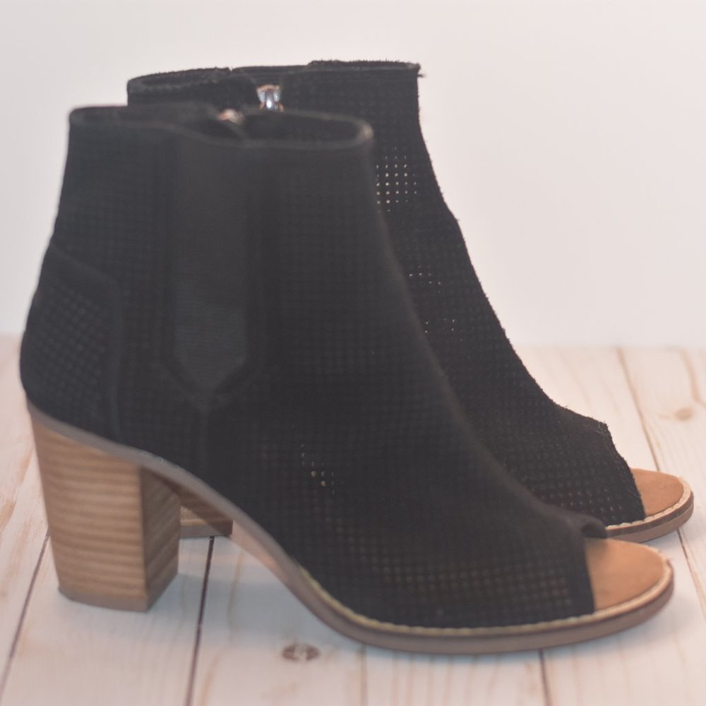 TOMS Women's Black Bootie Size 7 - Picture 1 of 4